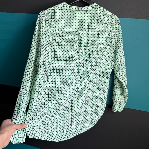 Joie Green Relaxed Buttoned Blouse 100% Silk - Picture 8 of 10